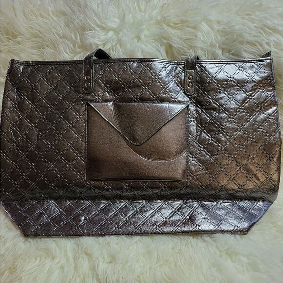 NWT Bath and body works silver metallic quilted design large tote bag - Picture 1 of 10
